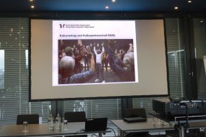 Read more about the article Kultur wird vermess- und verwertbar!  <em><span style="font-size: 12pt;">Der neue Kulturvertrag zwischen den beiden Basel</span></em>