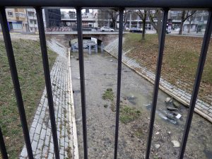 wp-content/uploads/2019/01/Durchgehend-eingesperrt-das-Flussbett-der-Birsig.jpg