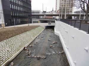 Read more about the article Es war nicht nötig und ist auch nicht schön geworden!  <em><span style="font-size: 12pt;">Offene Birsig anstelle von Parkplätzen</span></em>