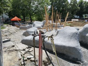 Read more about the article Beton-Steine waschen ist billiger, als Natur pflegen…